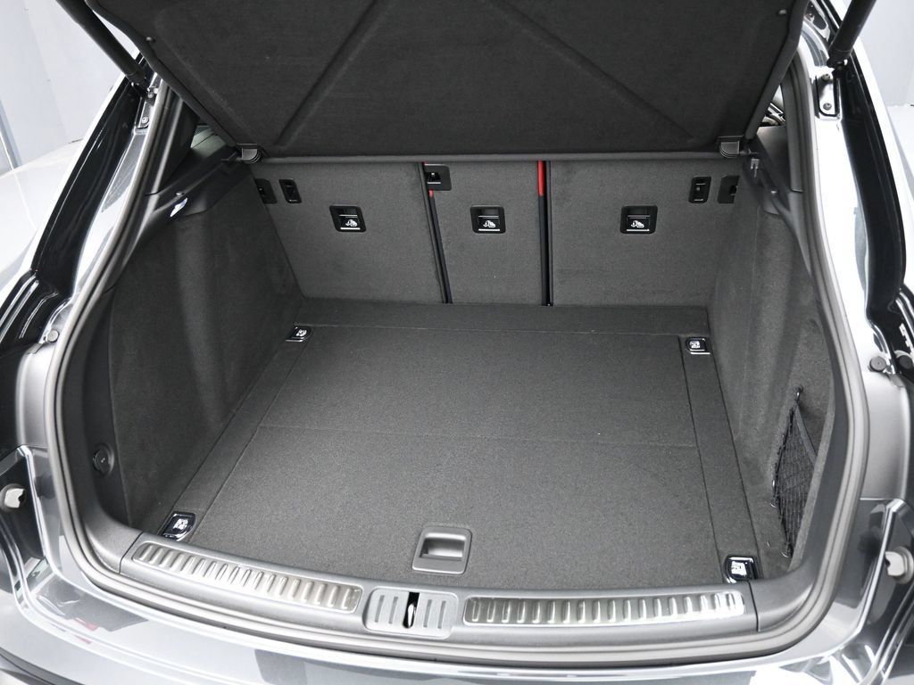 Certified 2026 Porsche Macan AWD/4WD image 33