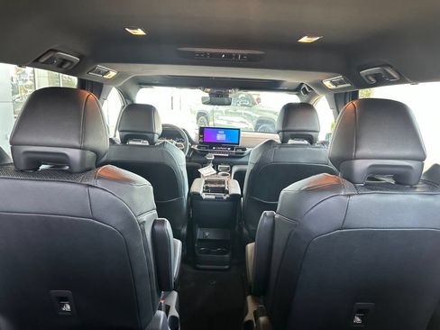Used 2026 Toyota Sienna Limited FWD image 20