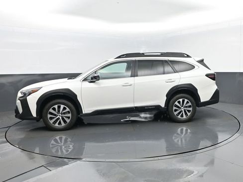 Used 2025 Subaru Outback Premium image 5