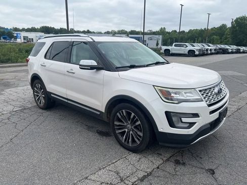 Used 2017 Ford Explorer Platinum AWD/4WD image 2