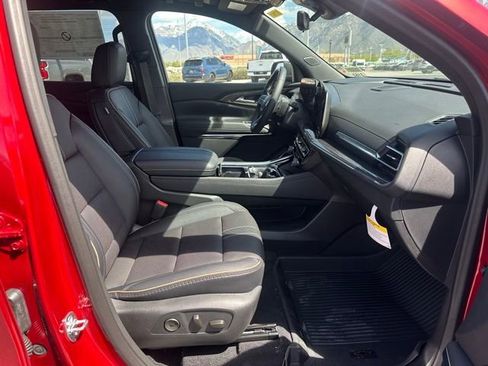 New 2026 Chevrolet Traverse High Country w/ LPO, Floor Liner Package AWD/4WD image 17