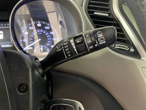 Used 2017 Hyundai Santa Fe SE AWD/4WD image 14
