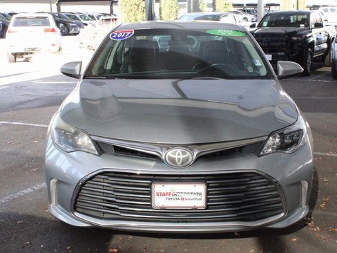 Used 2017 Toyota Avalon XLE image 9