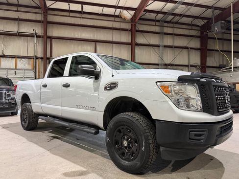 Used 2018 Nissan Titan S RWD image 1