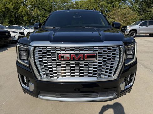 Used 2021 GMC Yukon Denali w/ Denali Ultimate Package AWD/4WD image 2