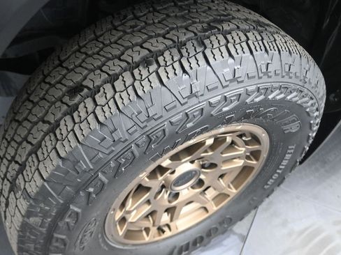 Used 2022 Toyota Tacoma SR image 30