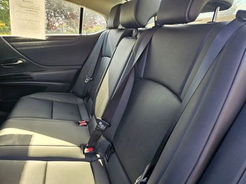 Used 2025 Lexus ES 300h w/ Premium Package FWD image 21