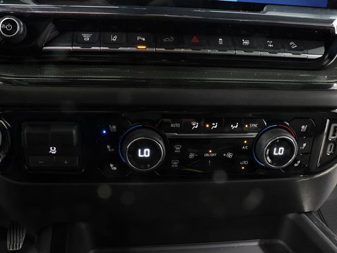 Used 2024 Chevrolet Silverado 2500 ZR2 w/ Technology Package AWD/4WD image 10