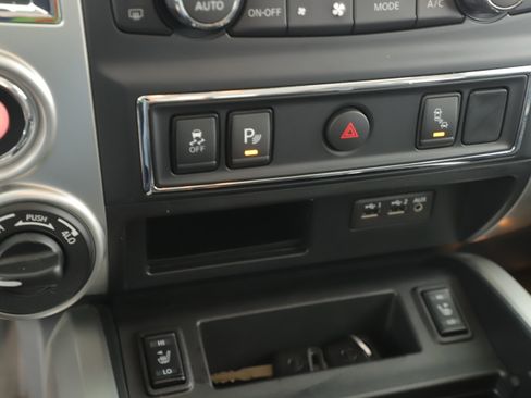 Used 2019 Nissan Titan SL image 16