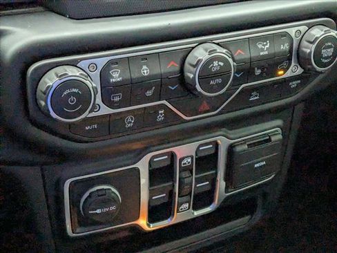 Used 2023 Jeep Gladiator Willys image 14