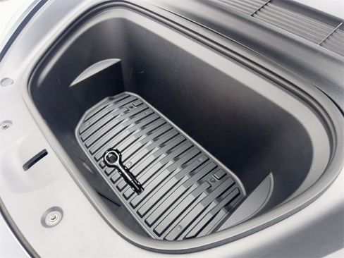 Used 2024 Tesla Model Y Long Range image 70