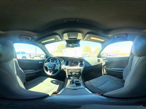 Used 2017 Dodge Charger R/T image 33