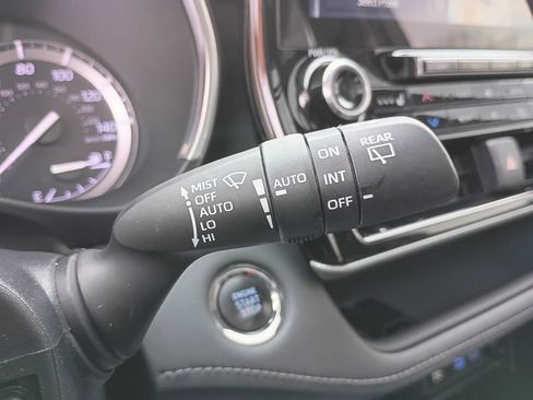 Used 2021 Toyota Highlander XLE image 25