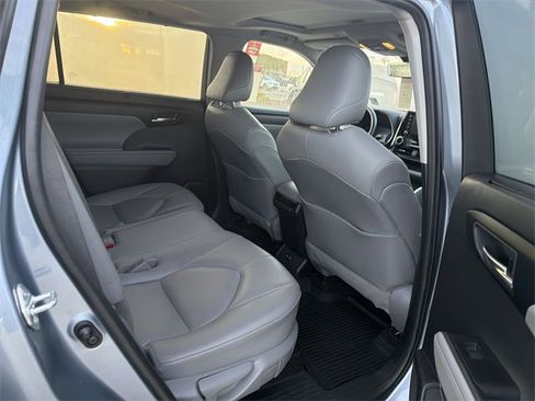 Certified 2020 Toyota Highlander XLE image 30
