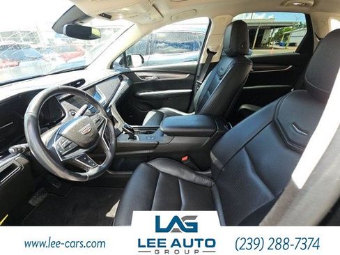 Used 2018 Cadillac XT5 Premium Luxury FWD image 2