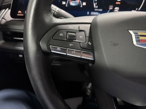 Used 2025 Cadillac XT4 Premium Luxury image 15