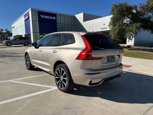 Used 2025 Volvo XC60 B5 Plus w/ Protection Package Premier AWD/4WD image 4