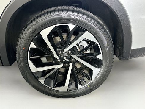 Used 2024 Mitsubishi Outlander SE image 11