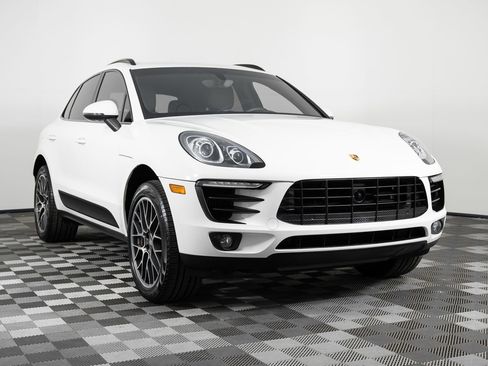 Used 2016 Porsche Macan S w/ Infotainment Package image 10