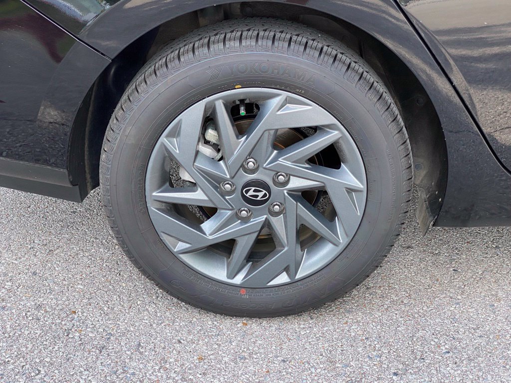 Used 2024 Hyundai Elantra SEL FWD image 10