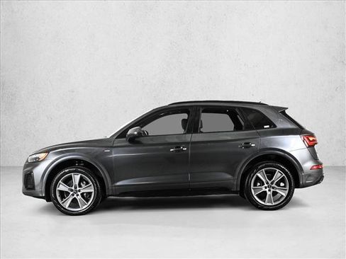 Certified 2025 Audi Q5 2.0T Premium w/ Convenience Plus Package AWD/4WD image 9