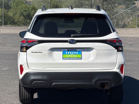 Used 2025 Subaru Forester Premium AWD/4WD image 4