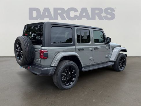 Used 2023 Jeep Wrangler Unlimited Sahara w/ Cold Weather Group AWD/4WD image 7