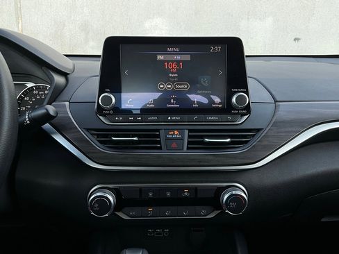 Used 2025 Nissan Altima 2.5 SV image 26