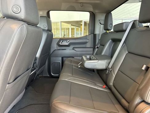 New 2026 GMC Sierra 1500 SLT w/ SLT Premium Package AWD/4WD image 9