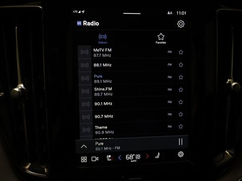 Used 2022 Volvo XC60 T8 R-Design w/ Advanced Package image 11