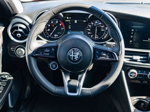 Used 2020 Alfa Romeo Giulia Ti AWD/4WD image 17