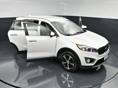 Used 2017 Kia Sorento EX AWD/4WD image 35