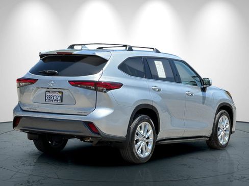 Used 2022 Toyota Highlander Limited image 4