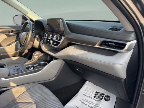 Certified 2023 Toyota Highlander LE image 34
