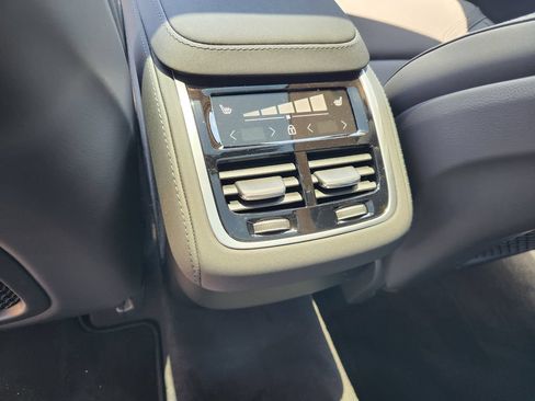 New 2026 Volvo XC90 B6 Plus w/ Protection Package Premier AWD/4WD image 12