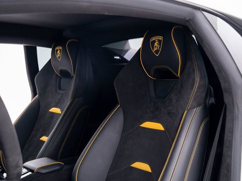 Used 2023 Lamborghini Huracan Tecnica RWD image 13