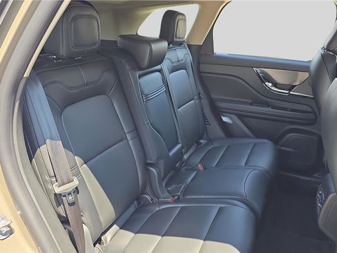 Used 2025 Lincoln Corsair AWD image 17