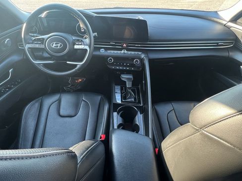 Used 2025 Hyundai Elantra Limited image 12