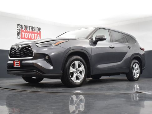Used 2024 Toyota Highlander LE AWD/4WD image 33