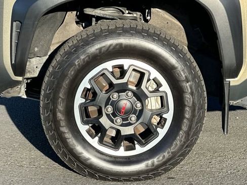 Used 2024 Toyota Tacoma TRD Off-Road image 29