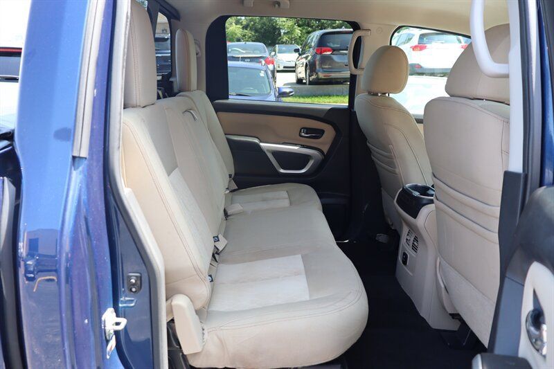 Used 2017 Nissan Titan SV AWD/4WD image 30