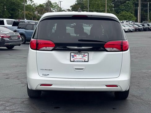 Used 2023 Chrysler Voyager LX FWD image 15