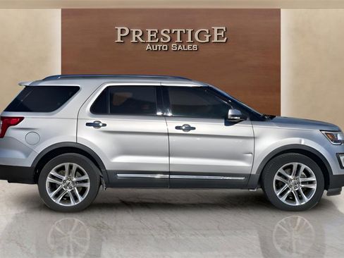 Used 2017 Ford Explorer Limited image 23