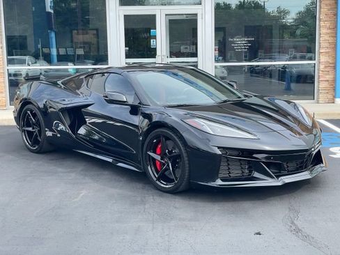 Used 2025 Chevrolet Corvette E-Ray w/ ZER Performance Package AWD/4WD image 1