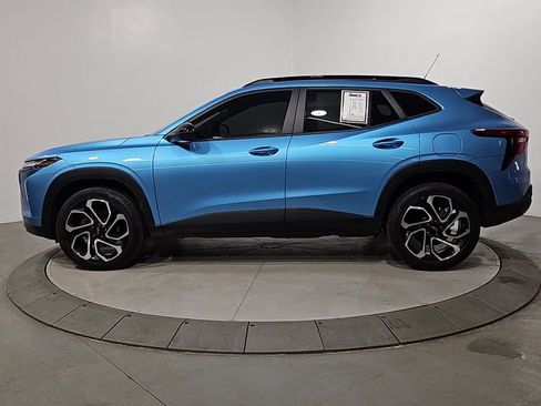 Used 2025 Chevrolet Trax RS w/ Driver Confidence Package image 2