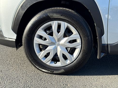 Certified 2024 Toyota Corolla Cross L image 6