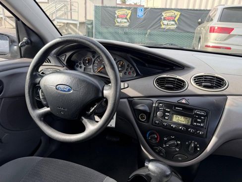 Used 2003 Ford Focus LX image 24