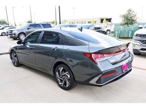 Certified 2025 Hyundai Elantra Sport FWD image 6
