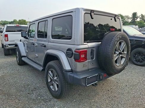 Used 2018 Jeep Wrangler Unlimited Sahara AWD/4WD image 7