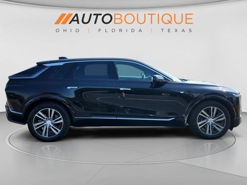 Used 2024 Cadillac Lyriq Luxury AWD/4WD image 6